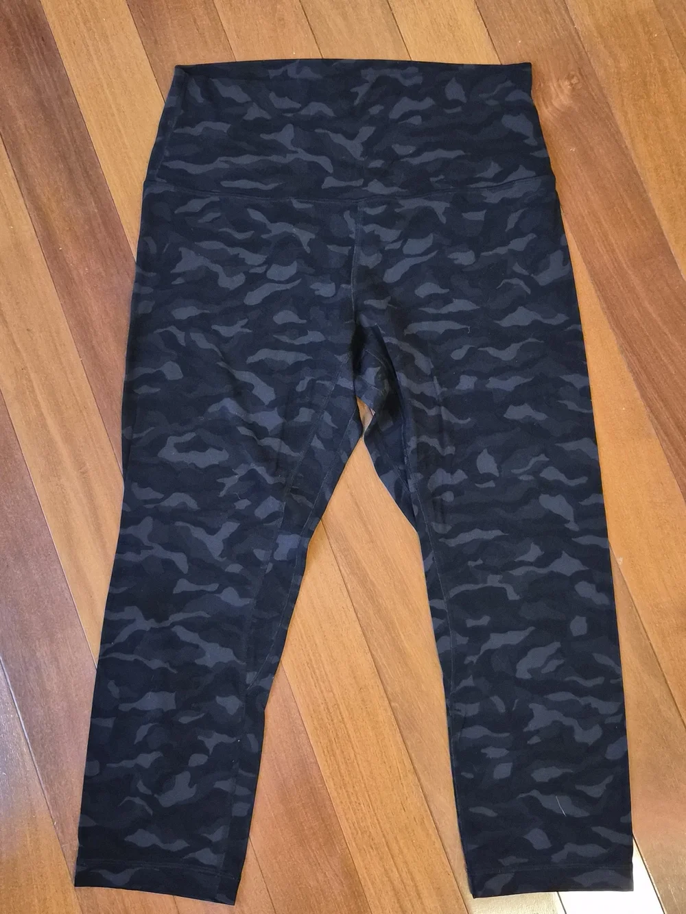 lululemon athletica Align High-rise Charcoal Camo Leggings Size 8 Pre-owned